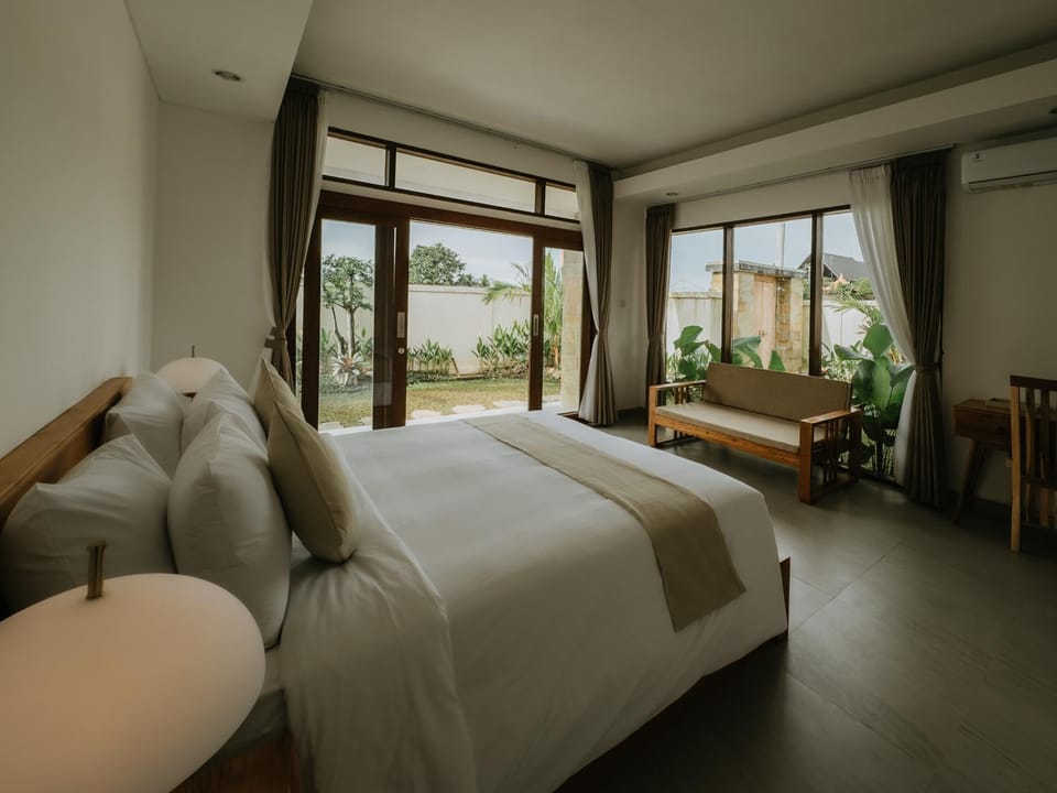 Bed, Photo of the whole room, Bedroom