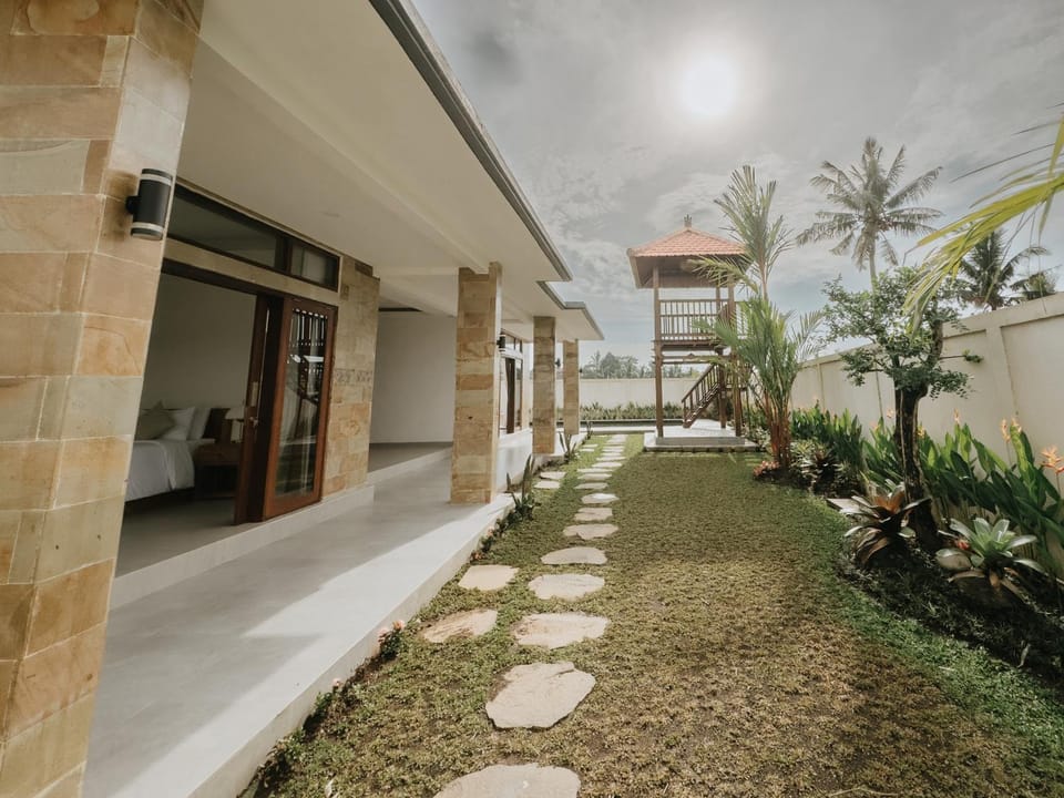Property building, Patio, Spring, Day, Garden, Garden view