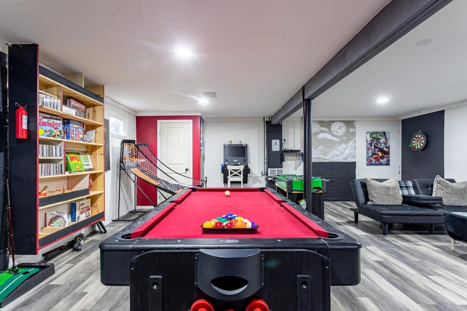 Summit Retreat Hot Tub Game Room Sauna House in Coolbaugh Township