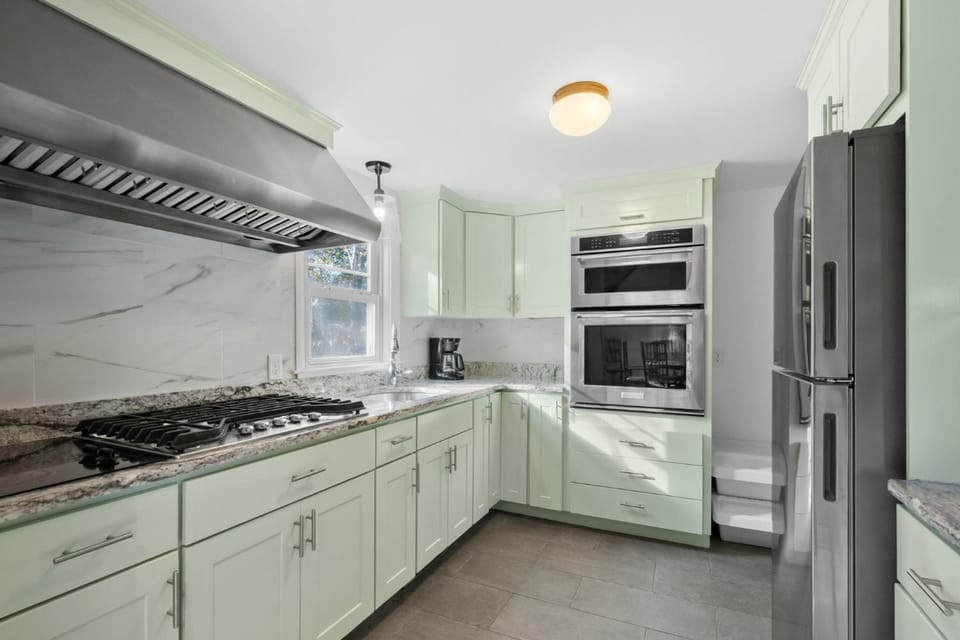 Cape Cod Dog-Friendly Escape Close to the Beach House in West Dennis