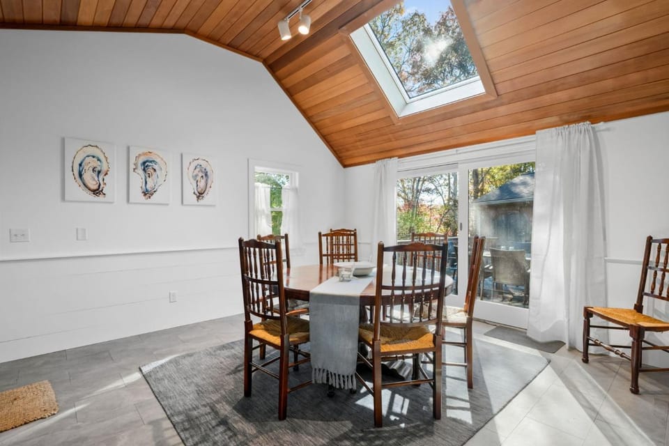 Cape Cod Dog-Friendly Escape Close to the Beach House in West Dennis