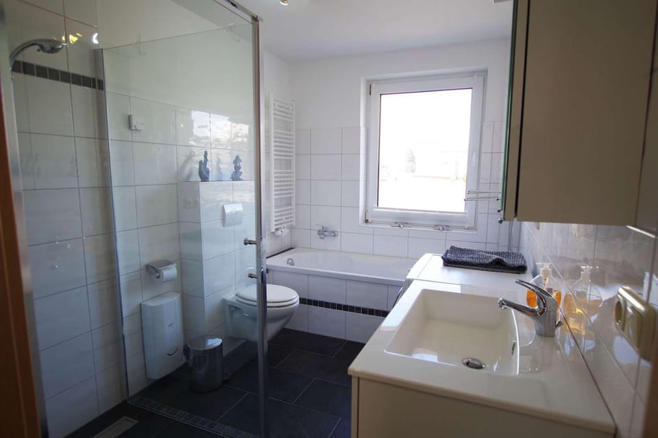 Shower, Bathroom, Bath, towels