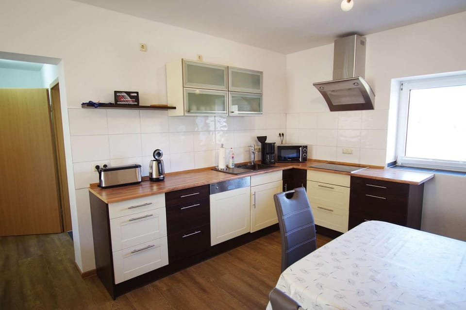 Bed, Coffee/tea facilities, Photo of the whole room, oven, pet friendly, stove, toaster