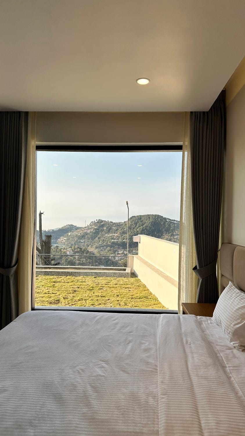 Bed, Photo of the whole room, Bedroom, Mountain view