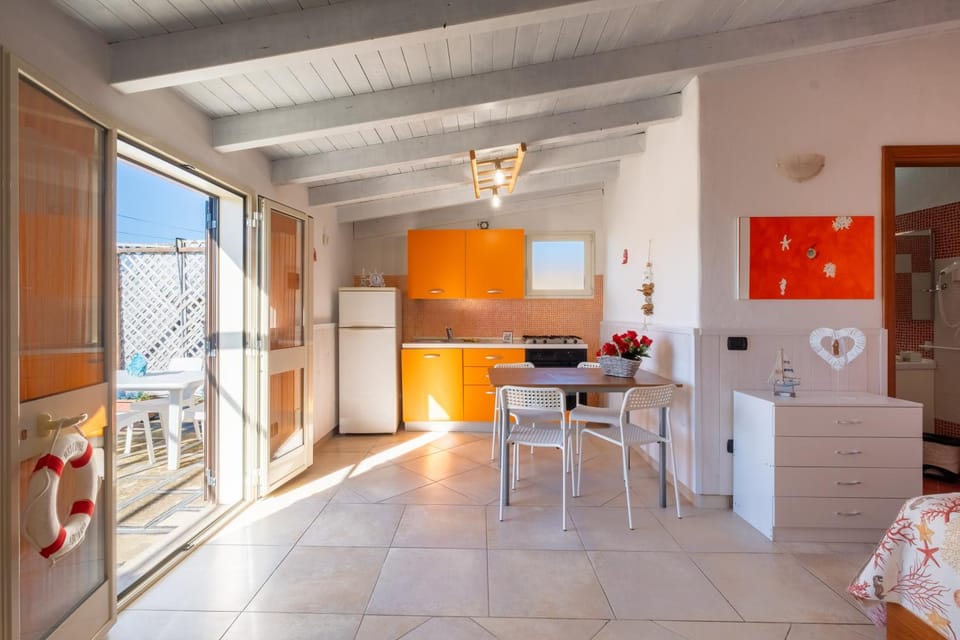 Property building, Kitchen or kitchenette, Living room