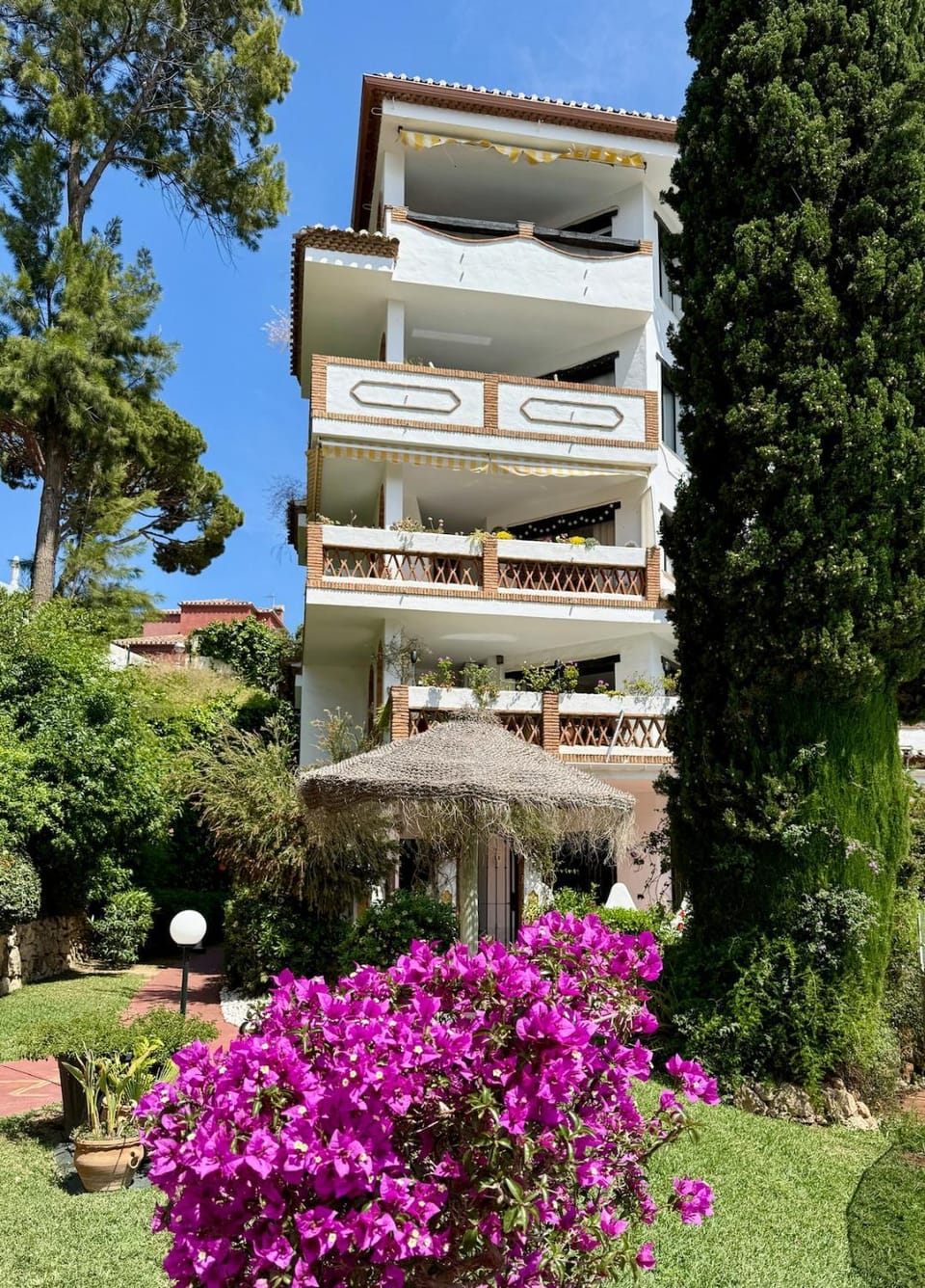 Calahonda Charm, stylish apartment with swimming pool Apartment in Sitio de Calahonda