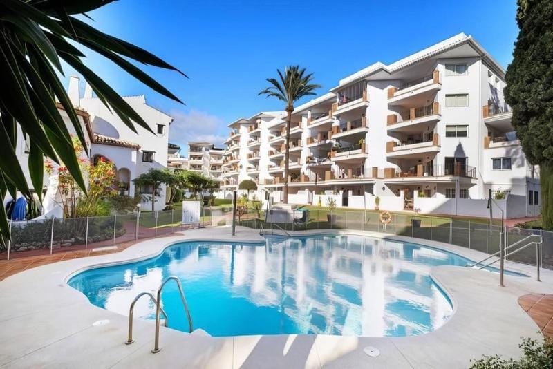 Calahonda Charm, stylish apartment with swimming pool Apartment in Sitio de Calahonda