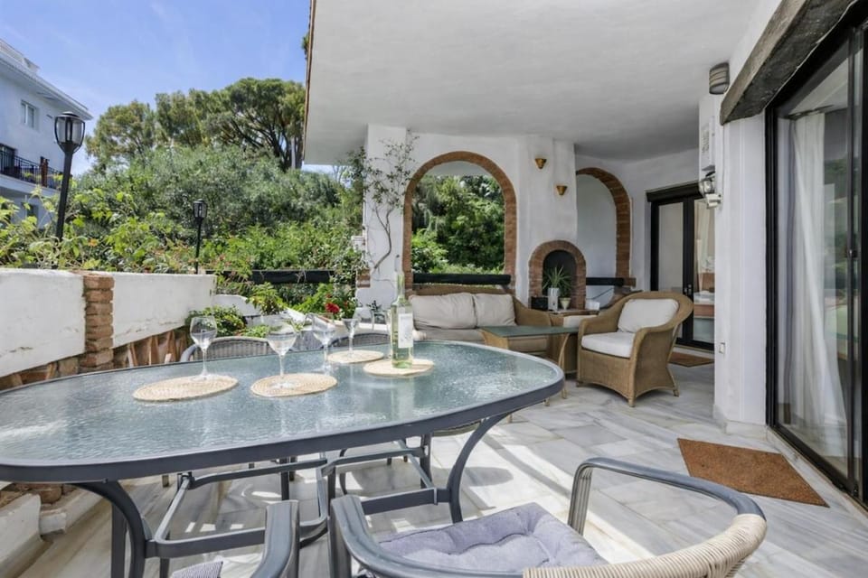 Calahonda Charm, stylish apartment with swimming pool Apartment in Sitio de Calahonda