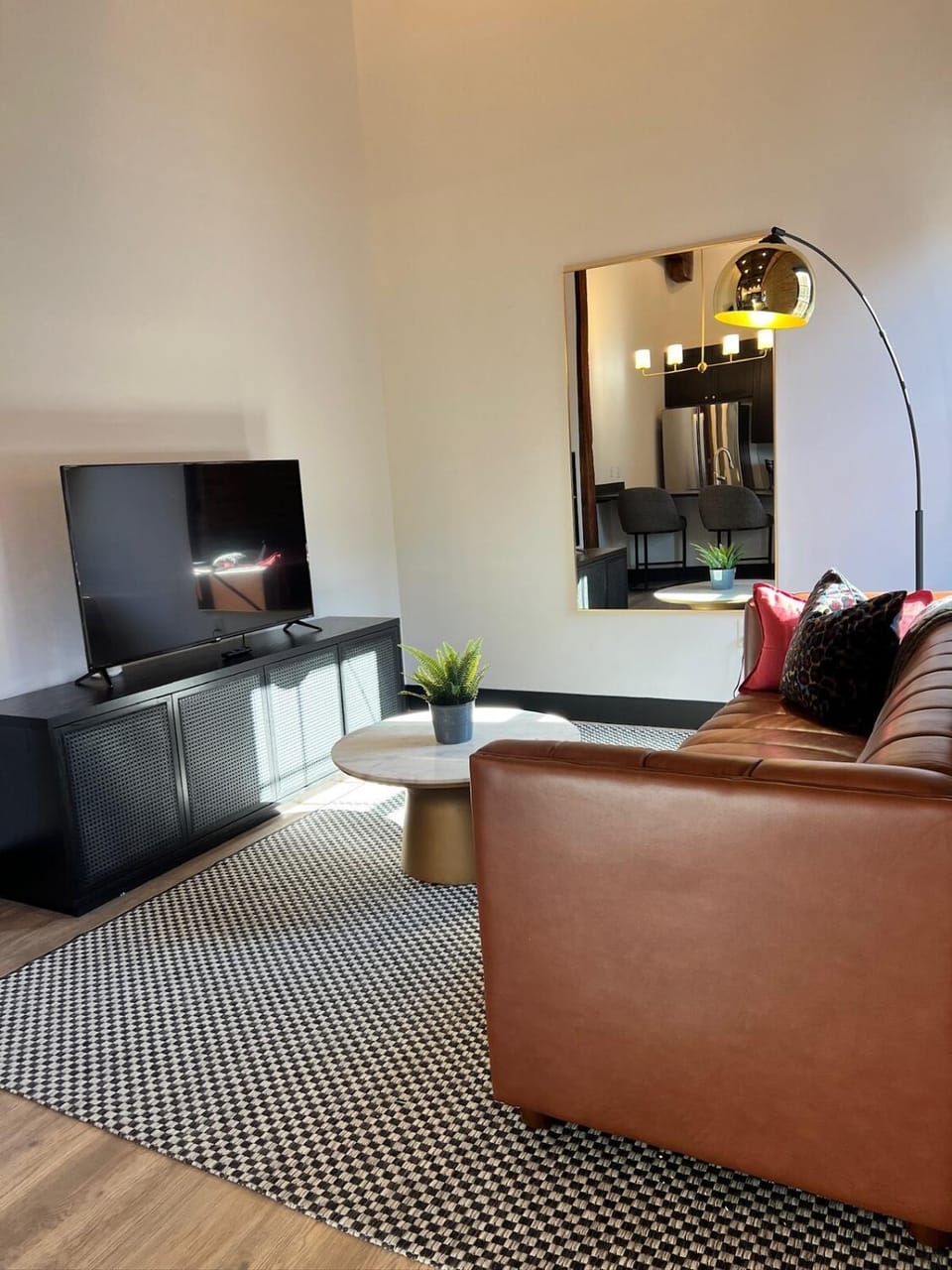 TV and multimedia, Living room, Seating area, Evening entertainment