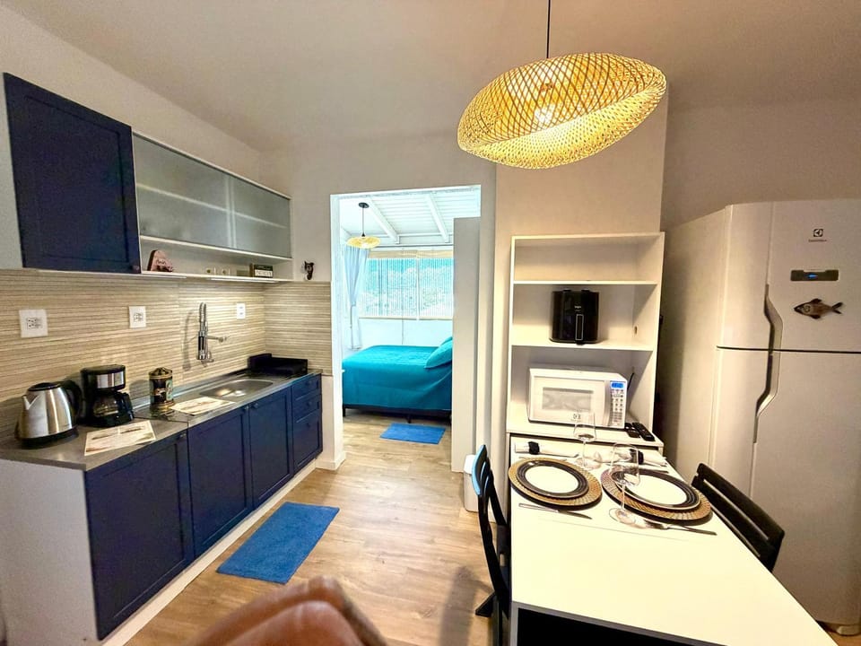 Coffee/tea facilities, Kitchen or kitchenette, Dining area