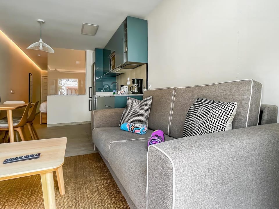 Kitchen or kitchenette, Living room, stove