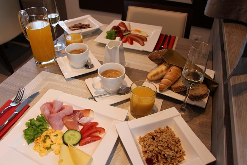 Food and drinks, Continental breakfast