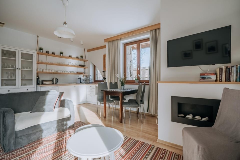 TV and multimedia, Kitchen or kitchenette, Living room, Seating area