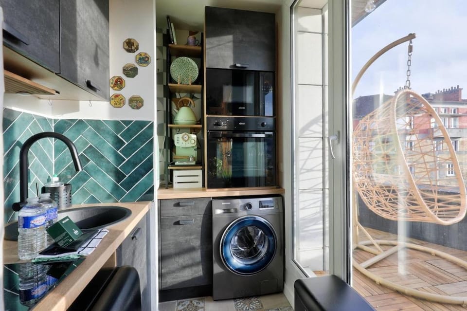 Stunning studio with terrace at the gates of Paris Apartment in Suresnes