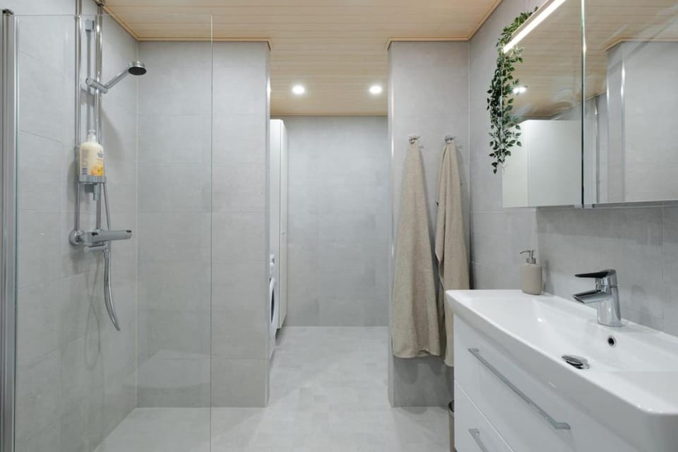 Shower, Bathroom, towels