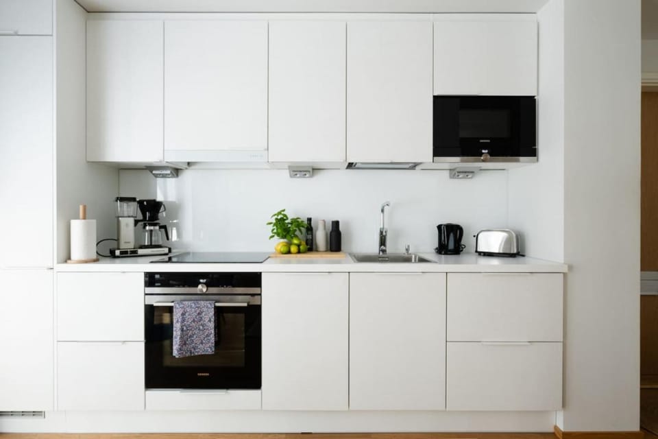 Coffee/tea facilities, Kitchen or kitchenette, dishwasher, microwave, oven, stove, toaster