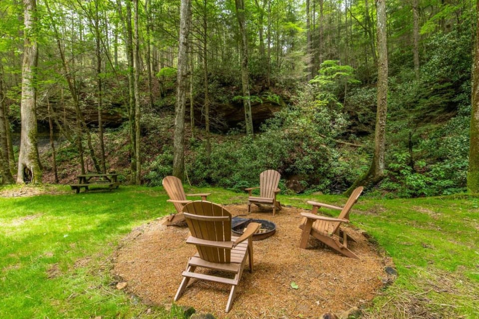 Cozy Creek - Minimalist, Outhouse, Firepit, Creekside, Private House in Kentucky