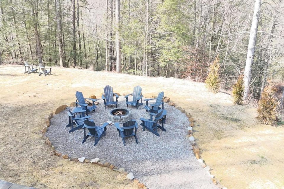 The Rock House-Hot Tub, Karaoke, WiFi, Firepit-LUX House in Kentucky