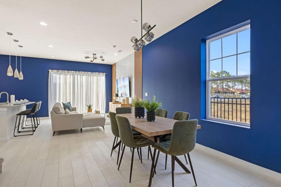 5 Suites Sleeps 11 Lion King Mickey Theme House in Four Corners