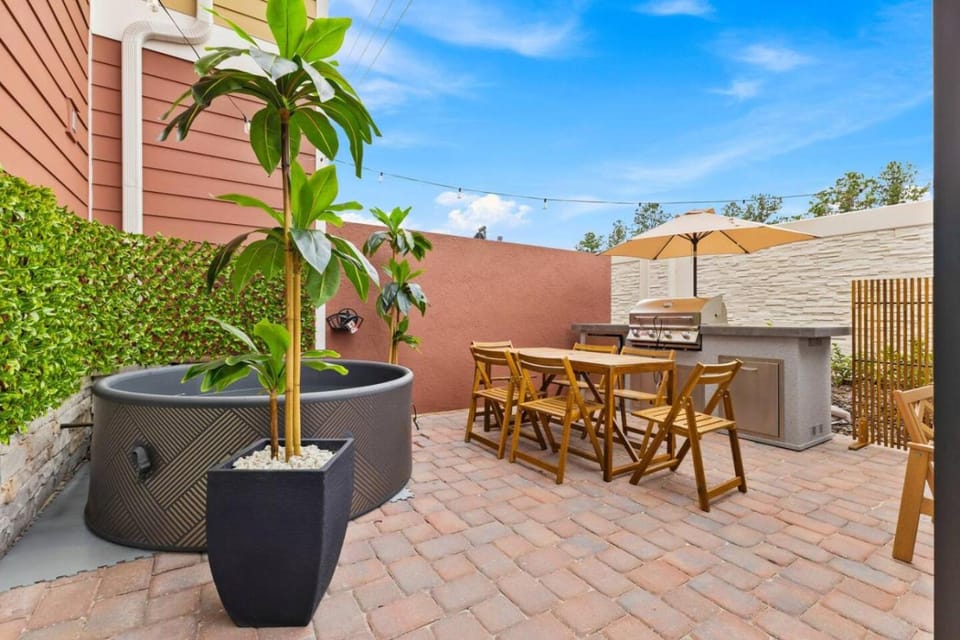 5 Suites Sleeps 11 Lion King Mickey Theme House in Four Corners