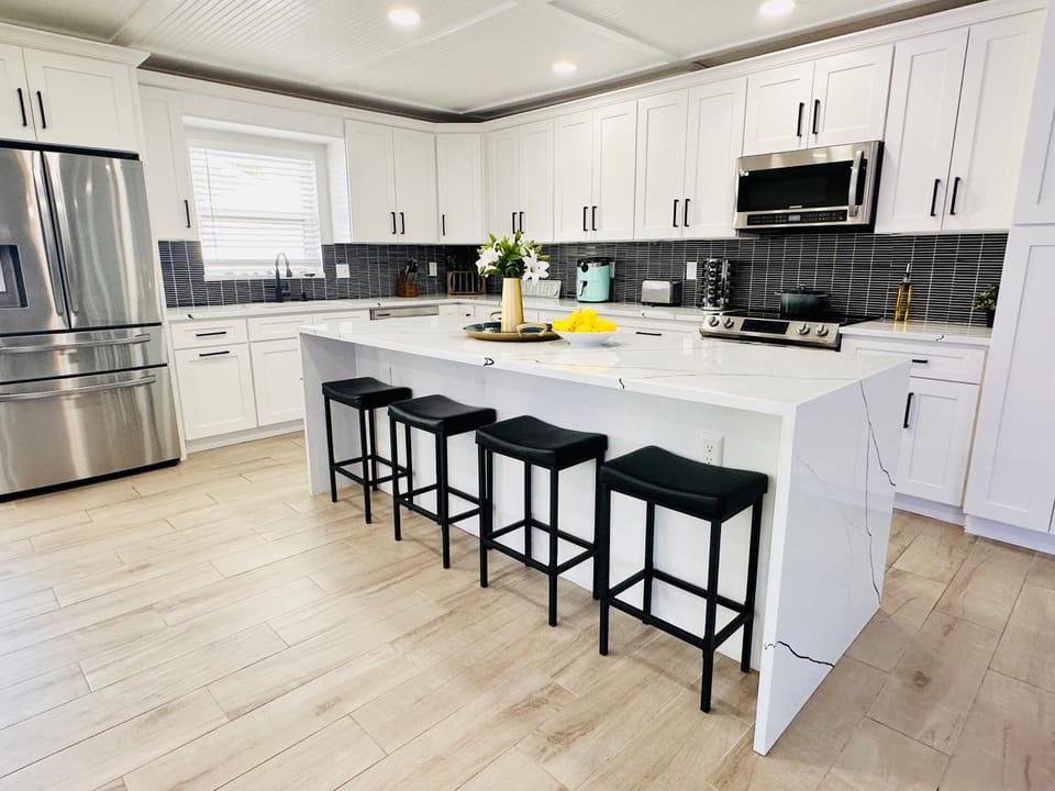 4 Bed Private Home with Pool, 7 Min to Beach and Golf House in Bay Pines