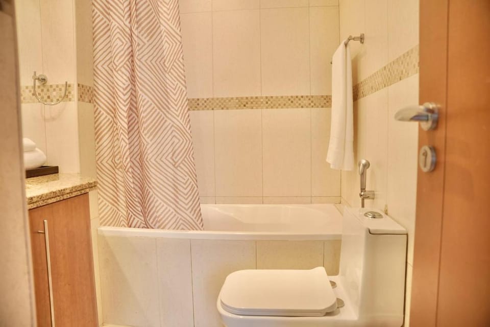 Stylish 1BR close to Metro and Dubai Marina Apartment in Dubai
