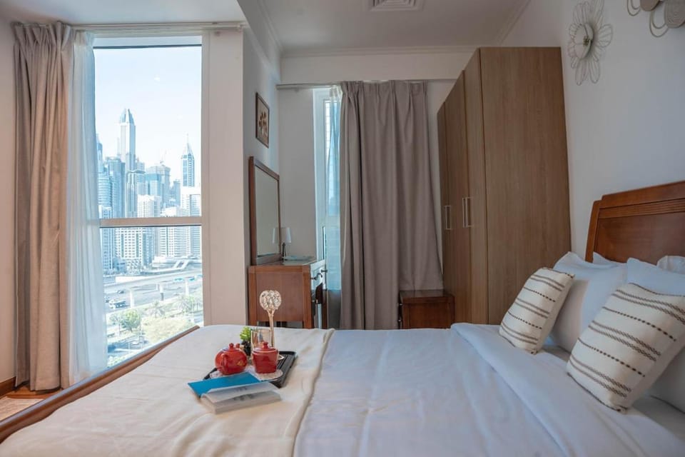 Stylish 1BR close to Metro and Dubai Marina Apartment in Dubai
