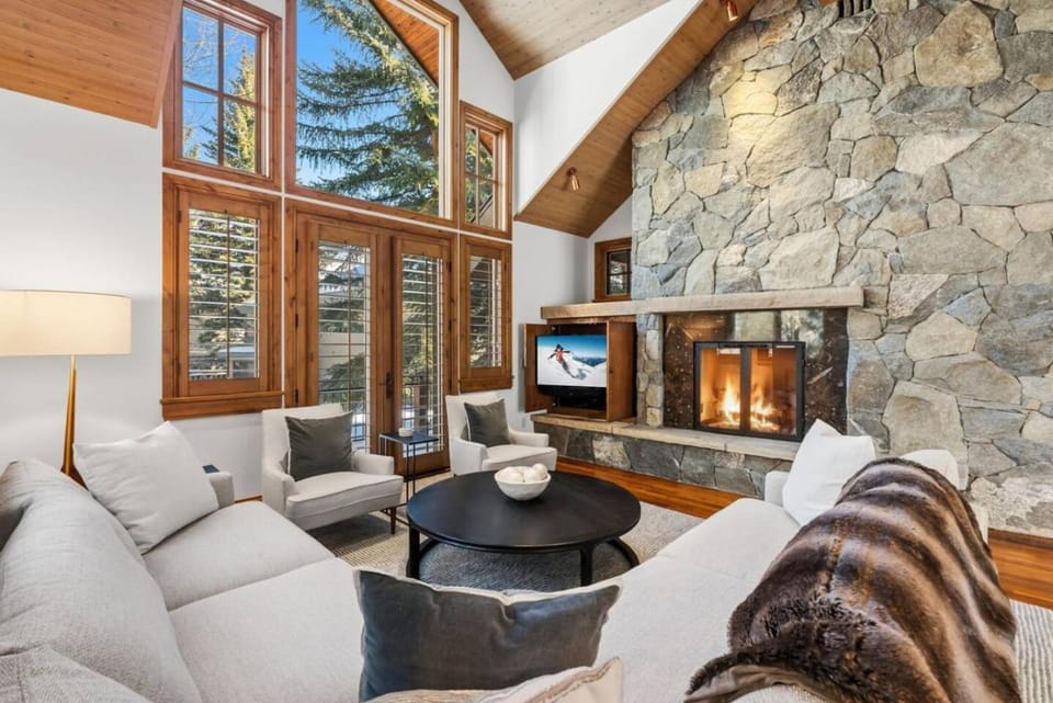 Luxury Vail Estate Near Skiing and Golf Course House in Vail