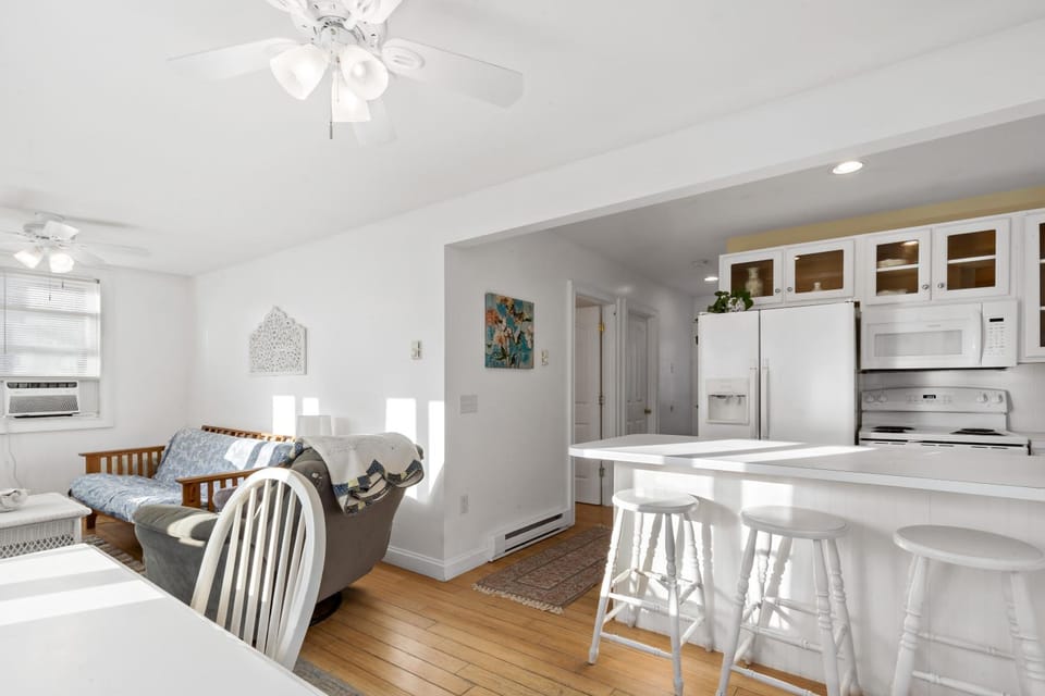 Beach Side Cottage in Narragansett House in Point Judith