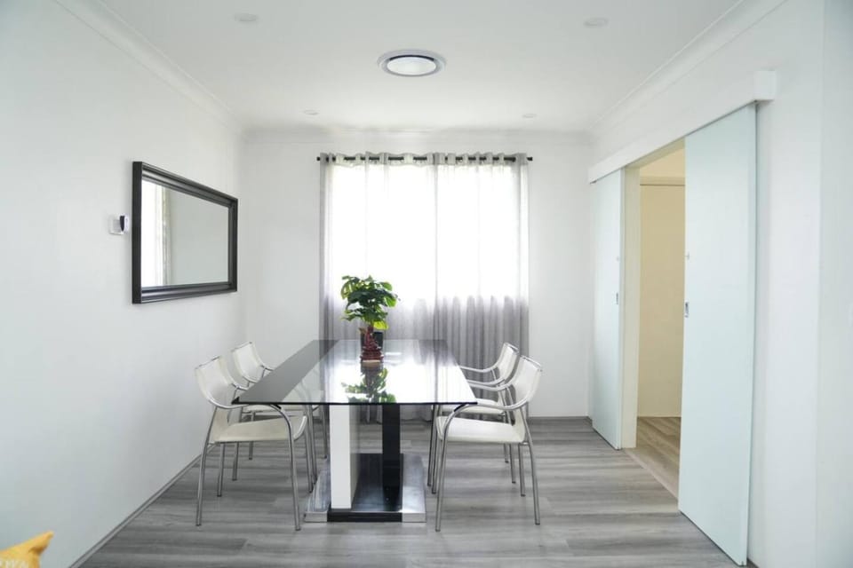 Modern 3BR Free parking Patio House in Sydney
