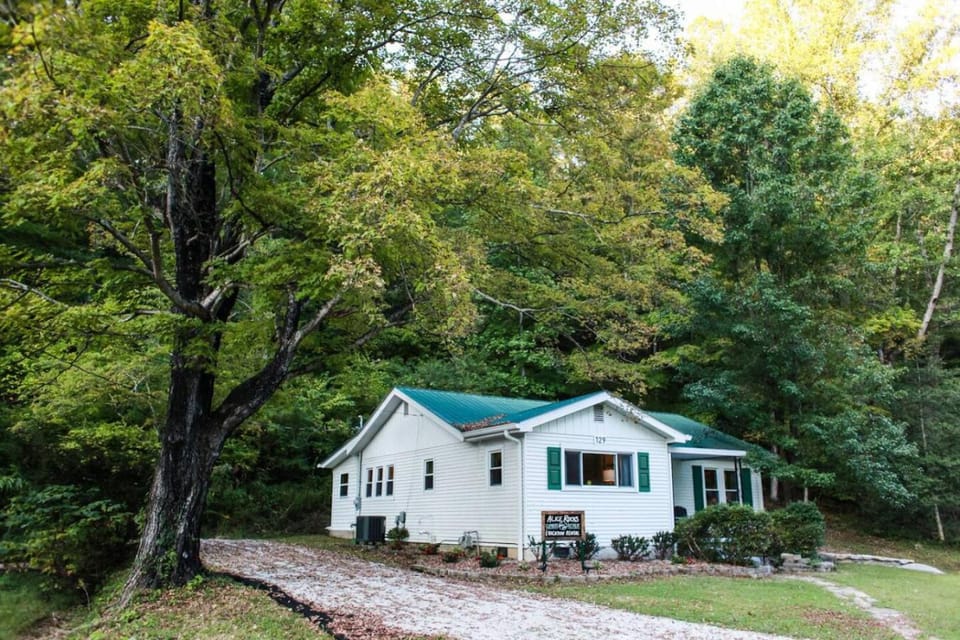 Alice Rocks - Pet Friendly, Firepit, WiFi House in Kentucky