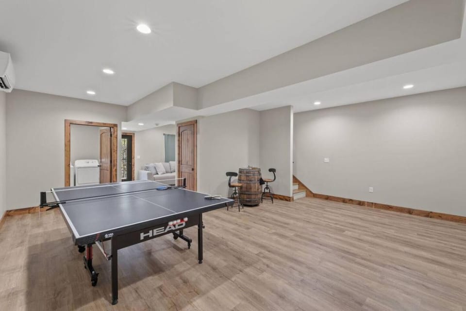 Anchor Point- Hot Tub, Firepit, Ping Pong House in Kentucky