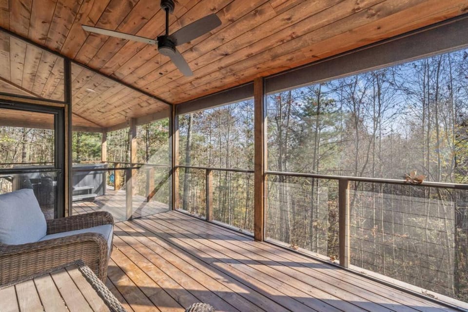 Anchor Point- Hot Tub, Firepit, Ping Pong House in Kentucky