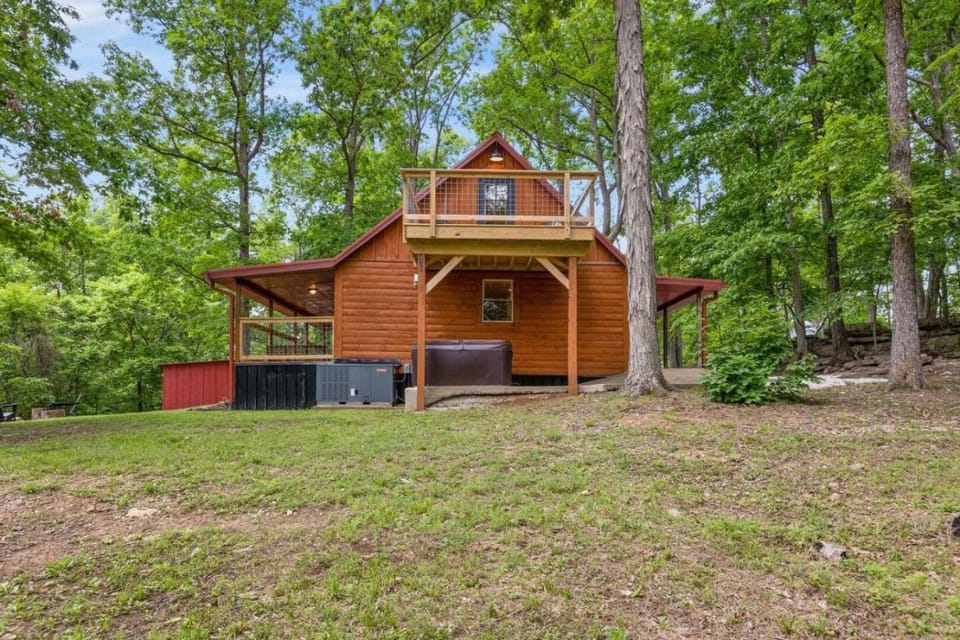Furnace Mountain Retreat- Hot Tub, Fireplace, WiFi House in Kentucky