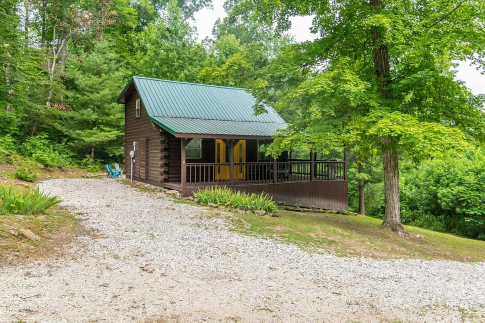 Pilot Point- Hot Tub, Pet Friendly, Firepit House in Kentucky