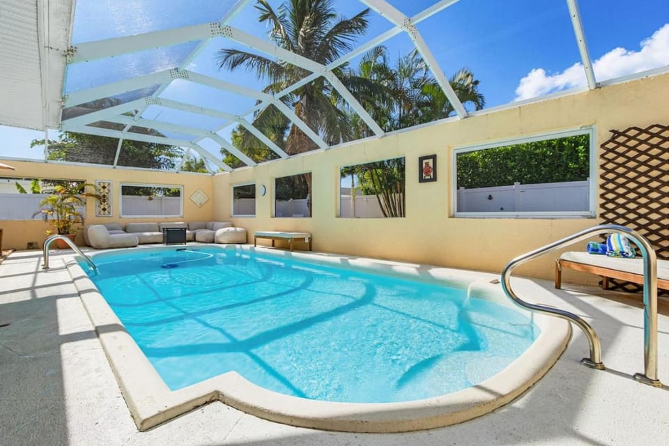 Pool view, Swimming pool, sunbed