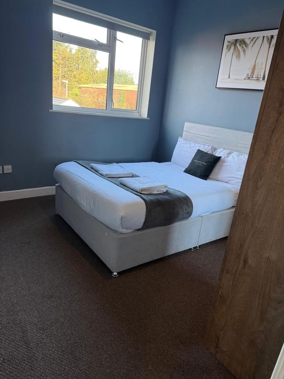 Spacious high street apartment, Sleeps 6 Apartment in North Warwickshire District