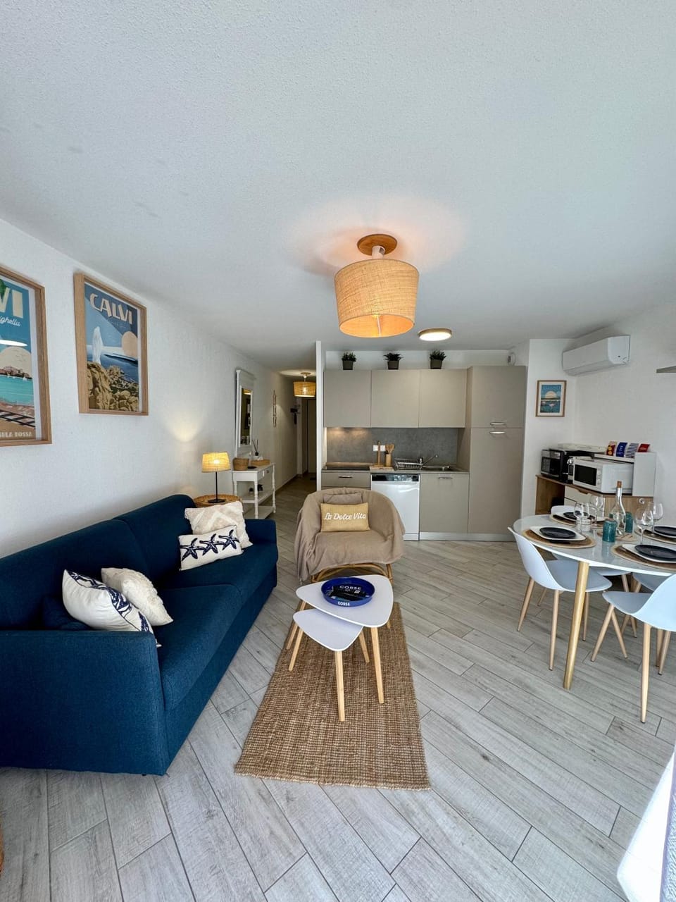 Living room, pet friendly