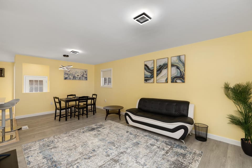 Living room, Seating area, Dining area