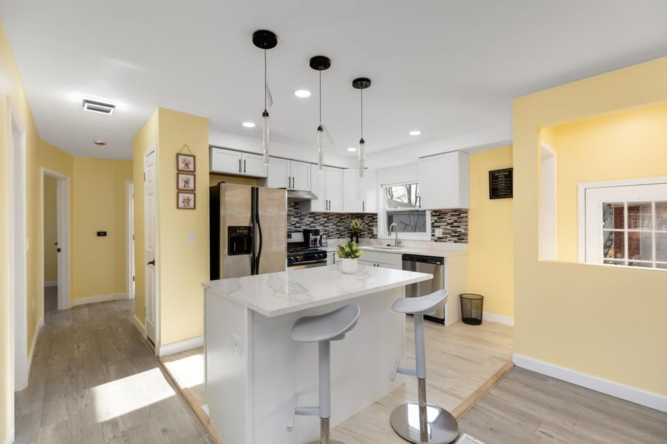 Kitchen or kitchenette, Dining area, dishwasher, oven