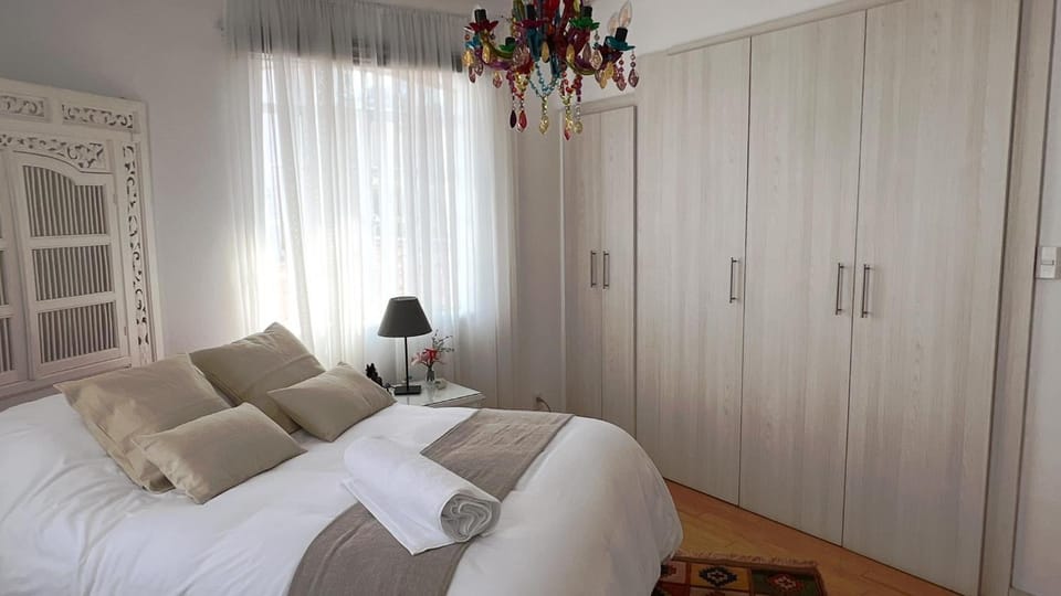 Bed, Photo of the whole room, Bedroom, wardrobe