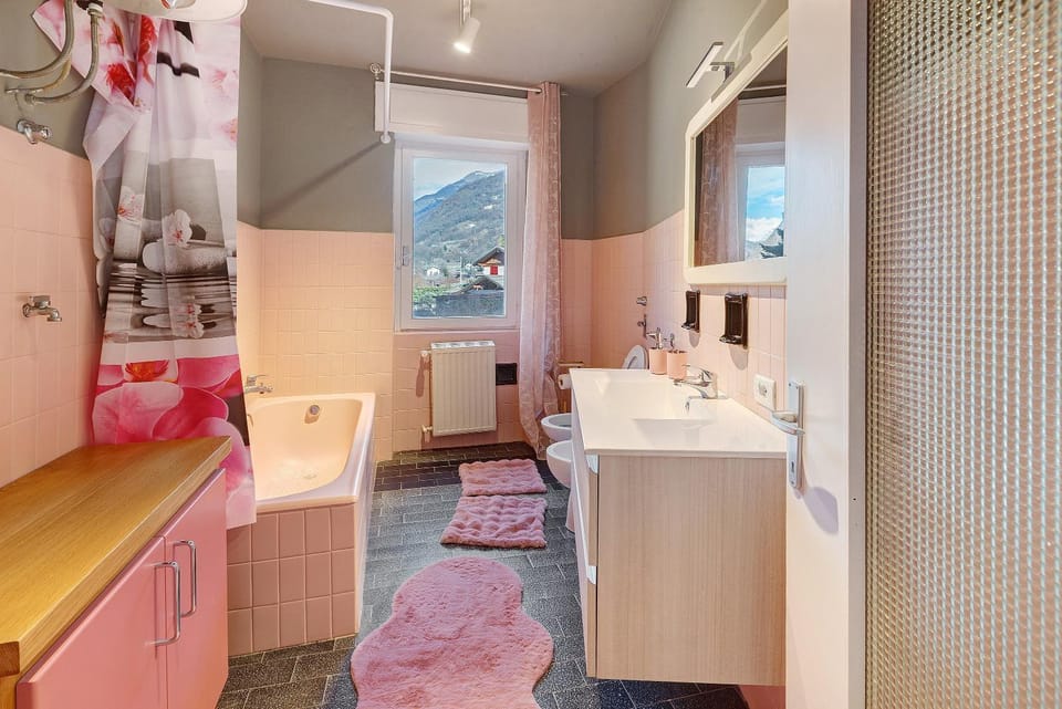 Bathroom, Living room