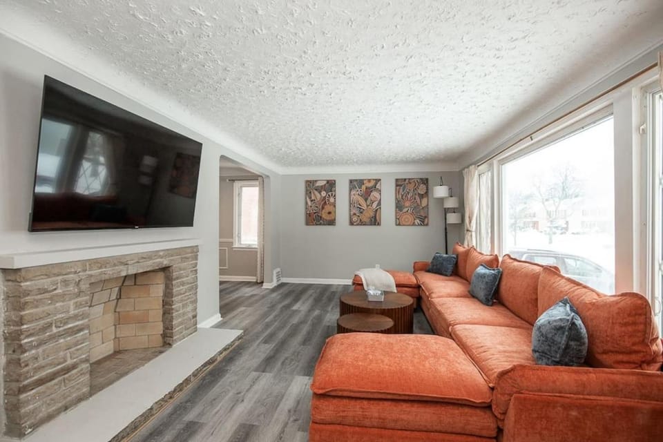 Cozy and stylish 3BR home in quiet neighborhood House in Cleveland Heights