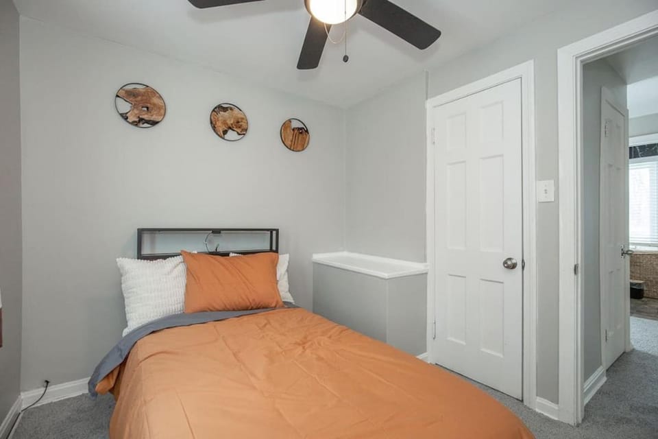 Cozy and stylish 3BR home in quiet neighborhood House in Cleveland Heights