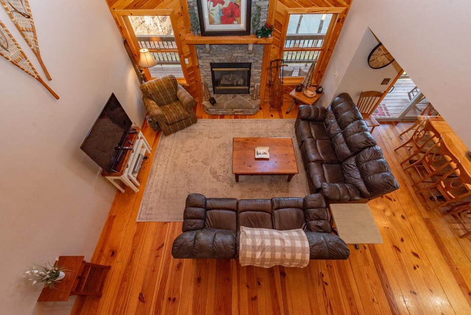 Mountain Breeze by Railey Vacations House in McHenry
