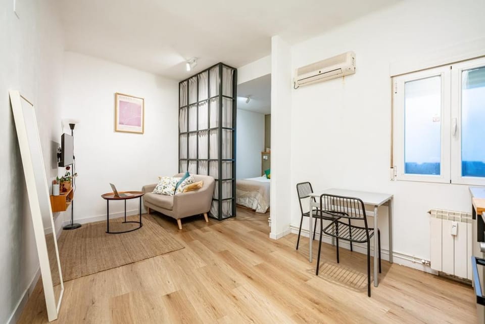 Beautiful apartment in downtown Lavapies Apartment in Centro