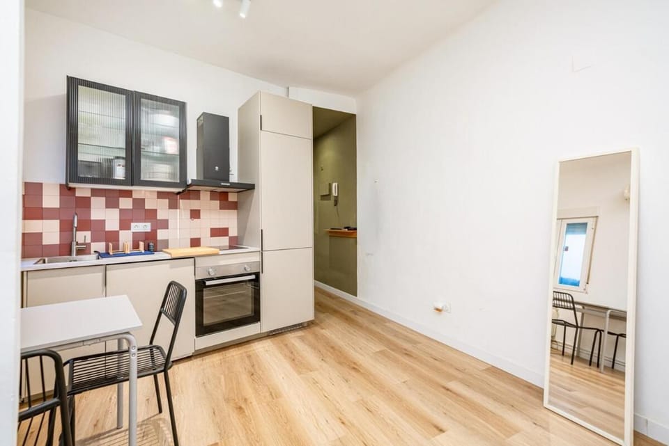Beautiful apartment in downtown Lavapies Apartment in Centro