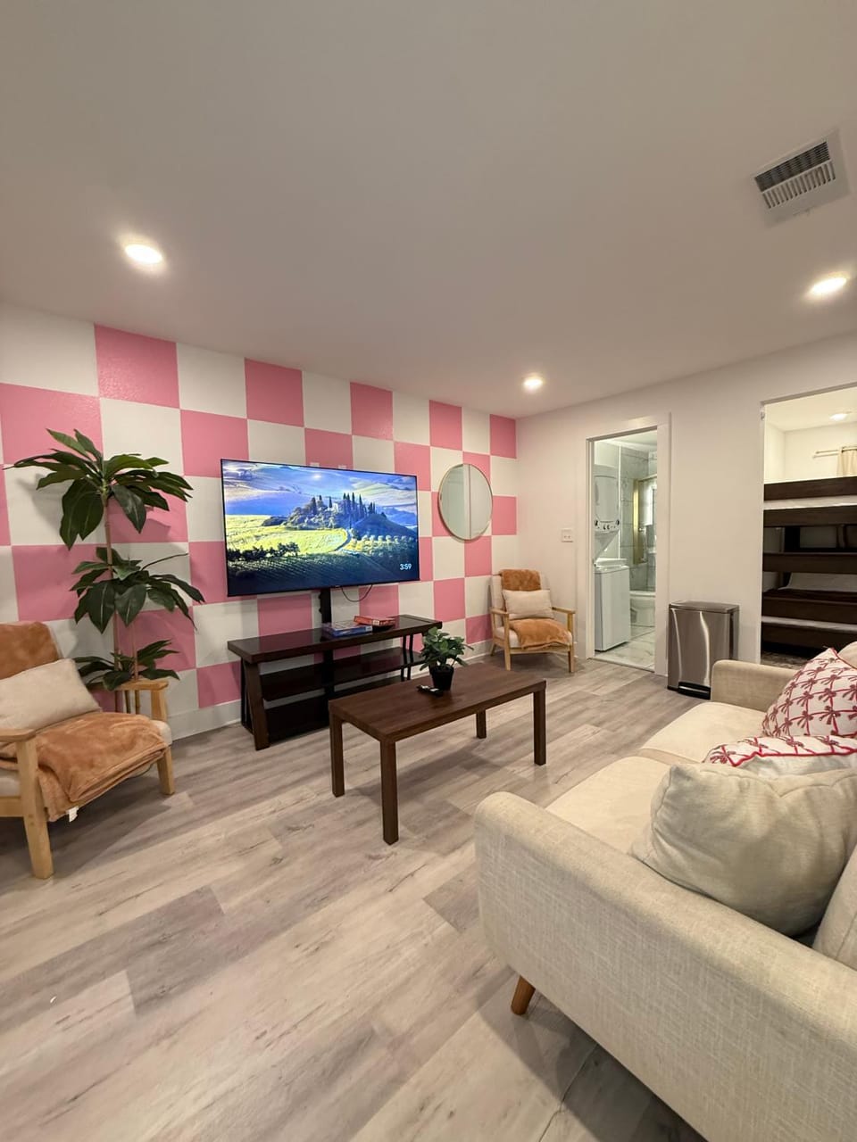4 DT Dallas l FIFA READY l Staycation 2Bd1Ba Apartment in Dallas