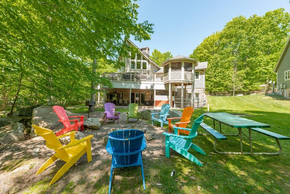 Majestic Lodge by Railey Vacations House in Deep Creek Lake