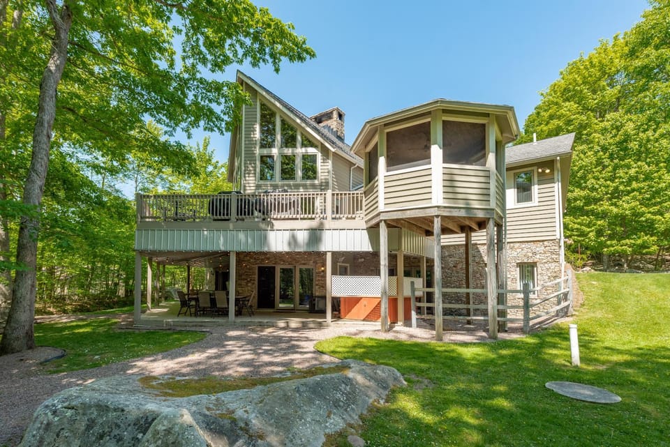 Majestic Lodge by Railey Vacations House in Deep Creek Lake